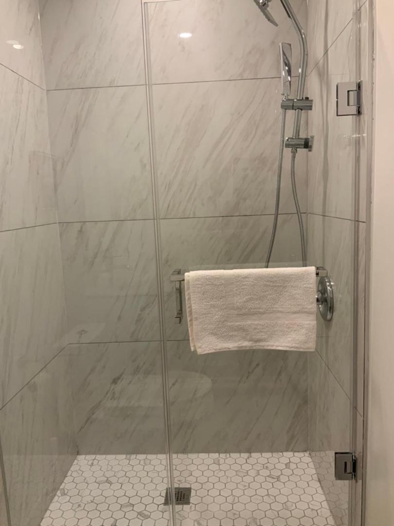 Leaside Garden Guesthouse Торонто Экстерьер фото