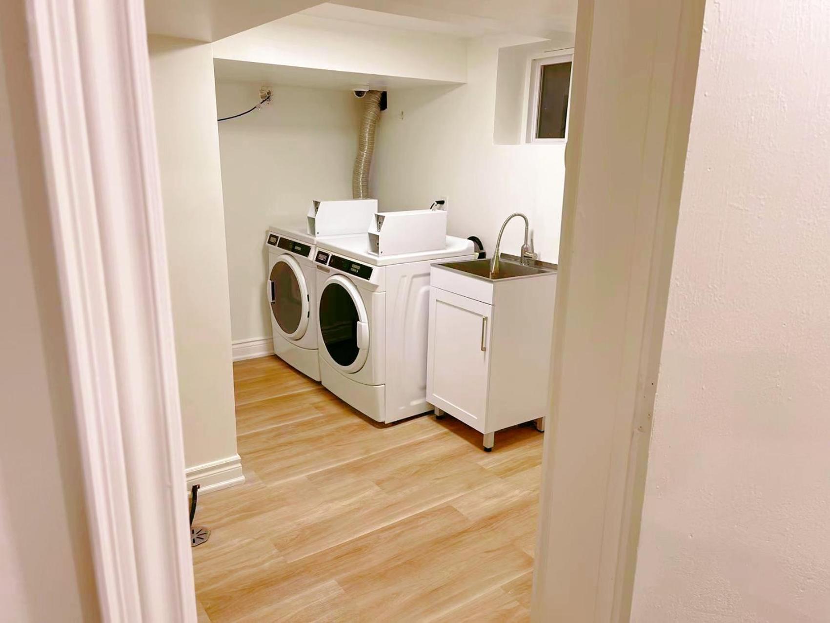 Leaside Garden Guesthouse Торонто Экстерьер фото