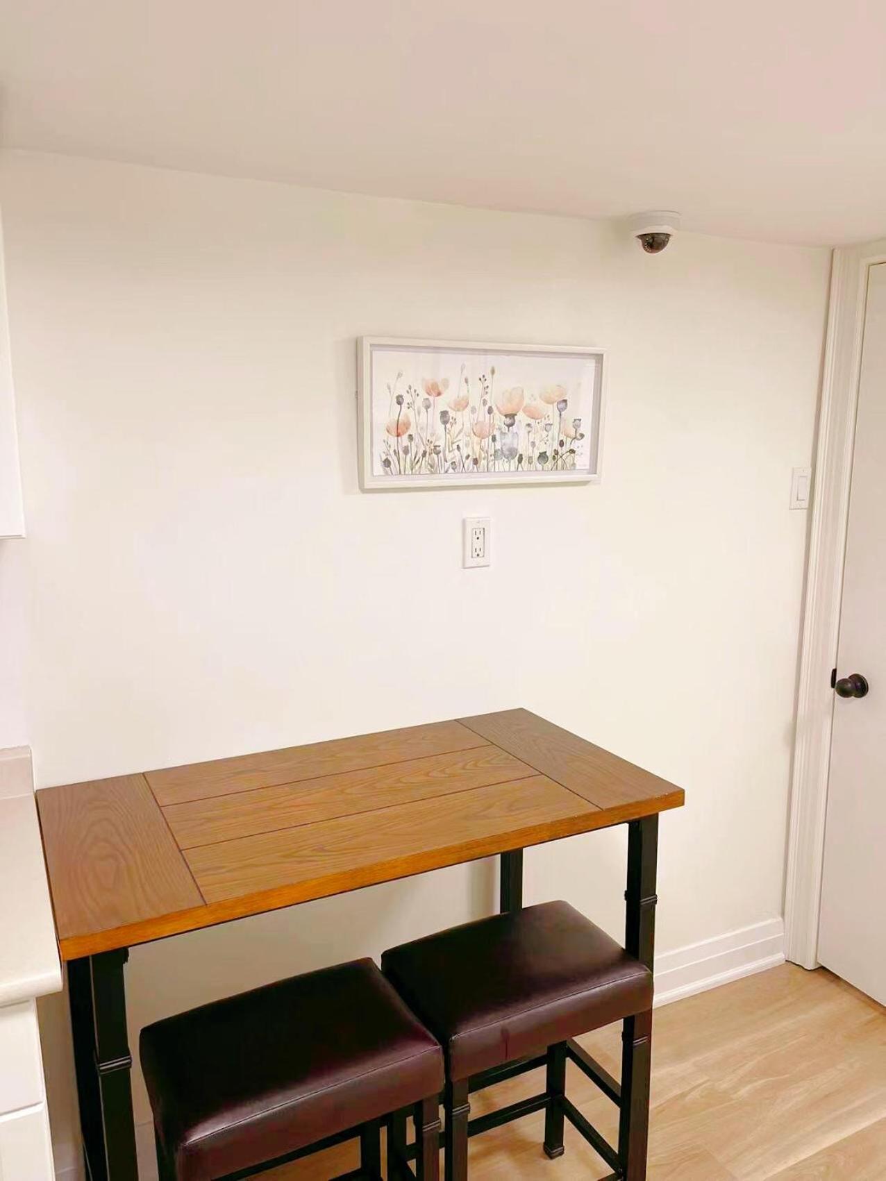 Leaside Garden Guesthouse Торонто Экстерьер фото
