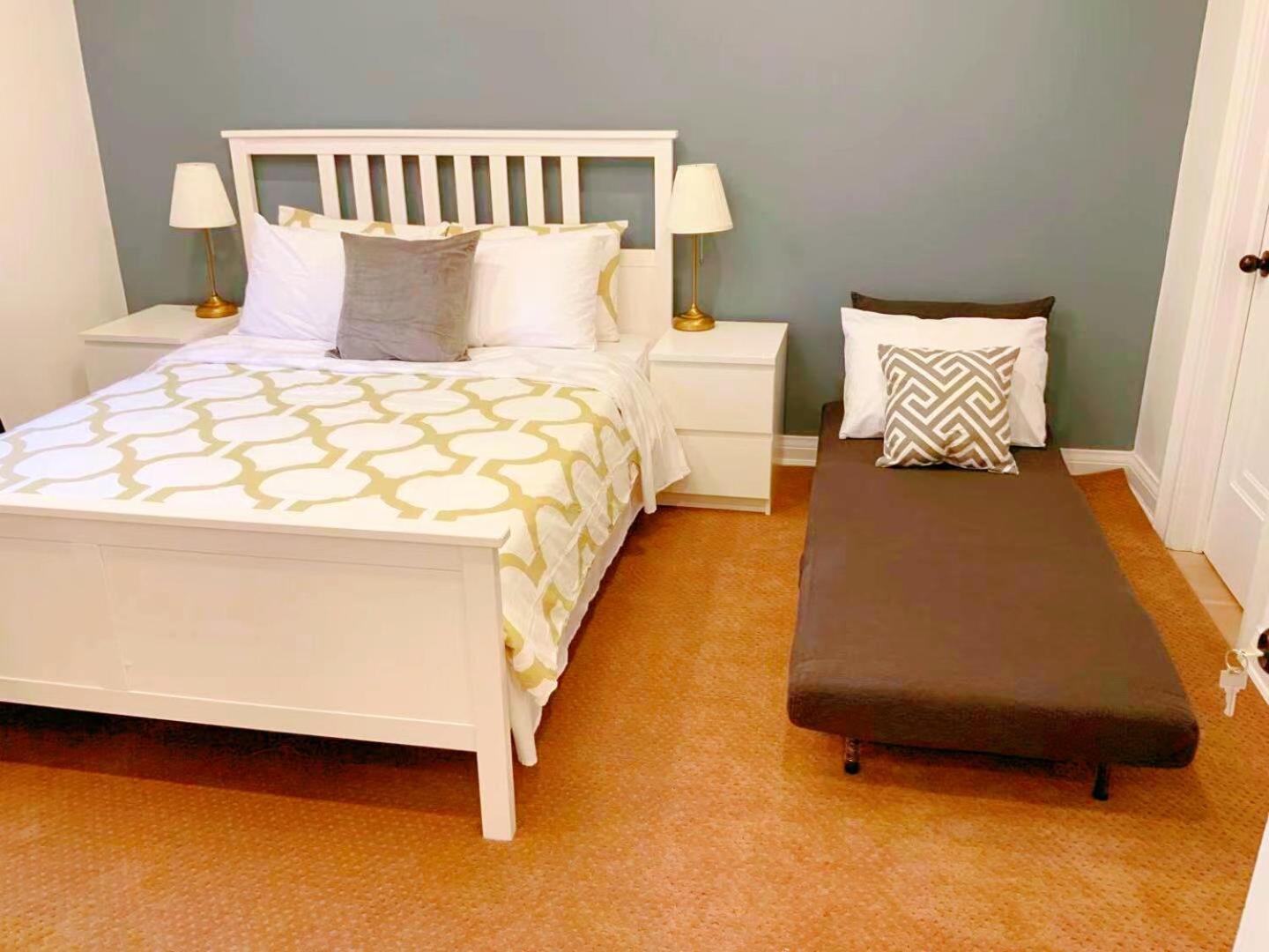 Leaside Garden Guesthouse Торонто Экстерьер фото