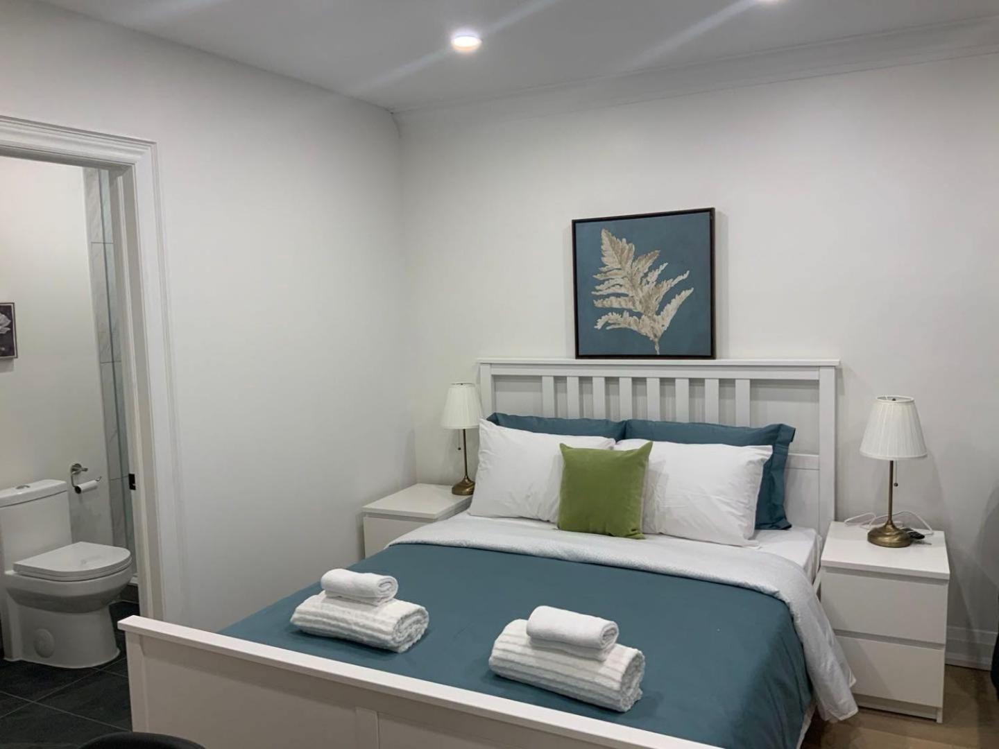 Leaside Garden Guesthouse Торонто Экстерьер фото