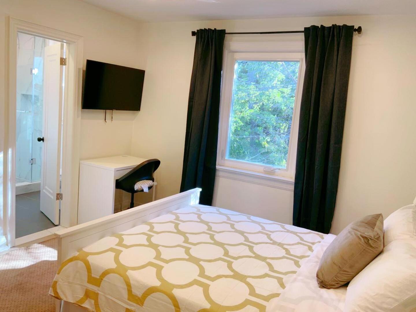 Leaside Garden Guesthouse Торонто Экстерьер фото