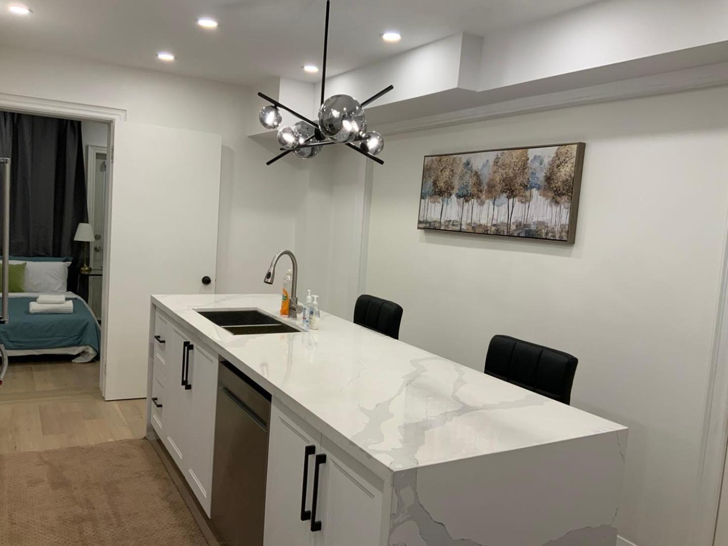 Leaside Garden Guesthouse Торонто Экстерьер фото